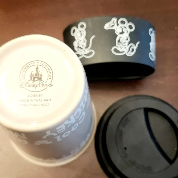 Authentic Disney Mickey Mouse Ceramic Coffee Cup w/ Silicone Lid & Sleeve RARE - Picture 4 of 8